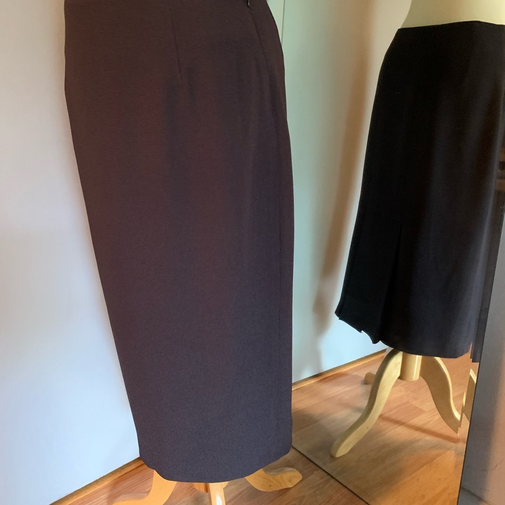 Zelda knee length skirt. Size 8